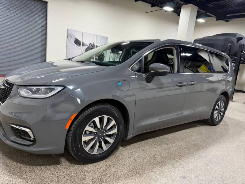 2023 Chrysler Pacifica Plug-In Hybrid Touring L