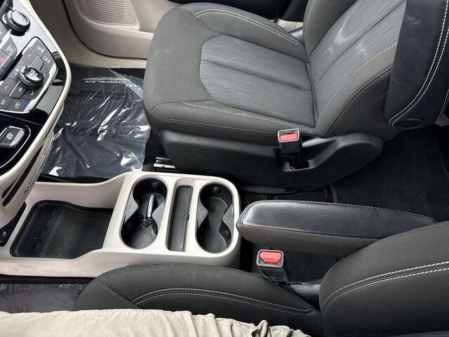 2023 Chrysler Voyager LX