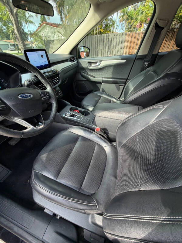 2020 Ford Escape SEL