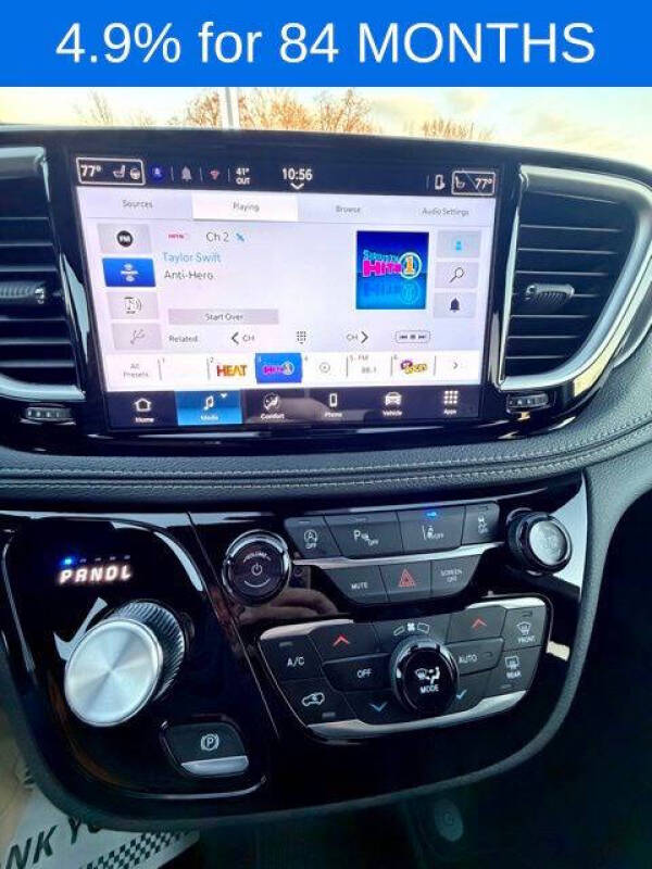 2026 Chrysler Pacifica Select