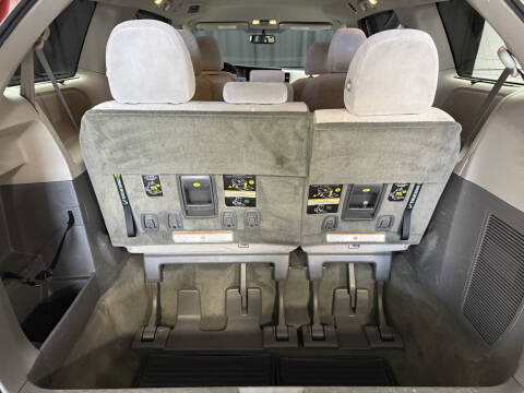 2017 Toyota Sienna LE 8-Passenger