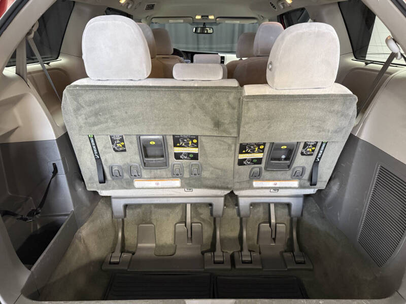 2017 Toyota Sienna LE 8-Passenger