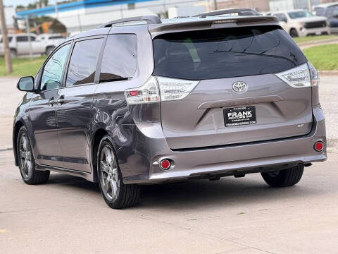2017 Toyota Sienna SE Premium 8-Passenger
