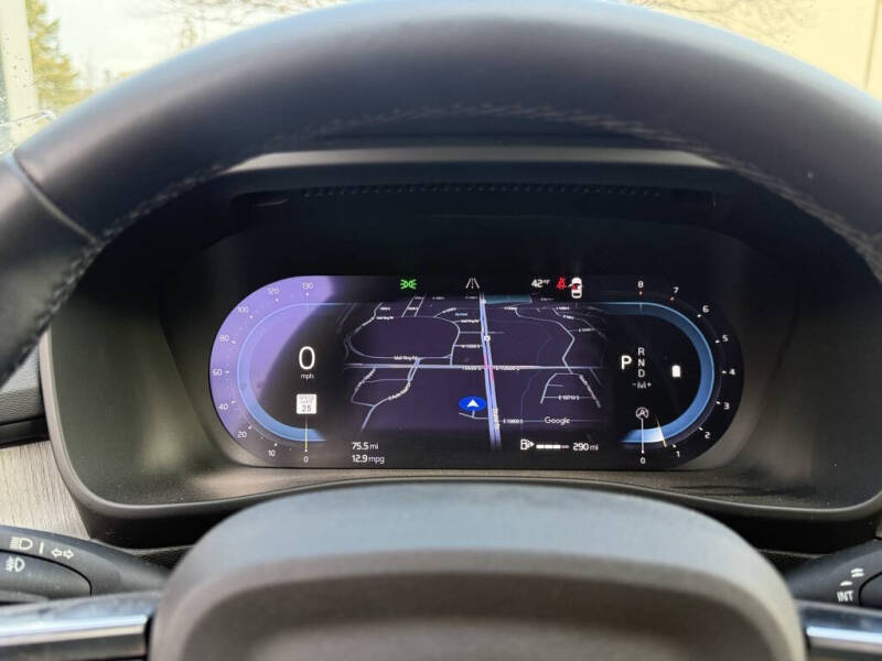 2025 Volvo XC40 B5 Plus Bright Theme