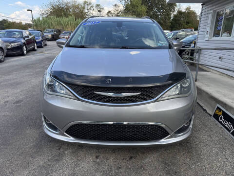 2017 Chrysler Pacifica Touring-L