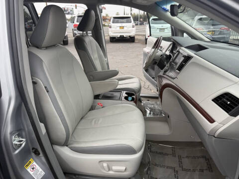 2014 Toyota Sienna Limited 7-Passenger