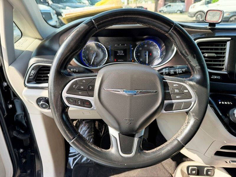 2017 Chrysler Pacifica Touring-L