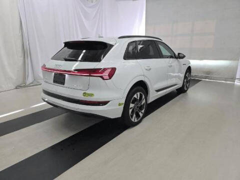 2022 Audi e-tron quattro Premium