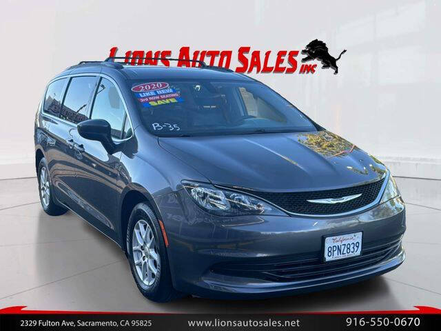 2020 Chrysler Voyager's photo