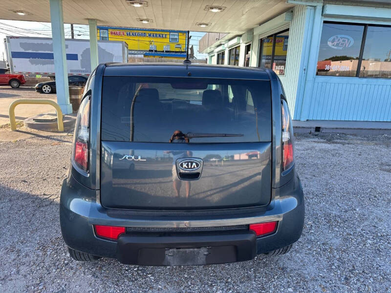 2011 Kia Soul +