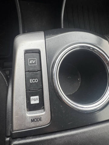 2016 Toyota Prius v Two