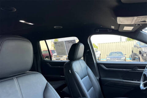 2024 GMC Acadia Elevation