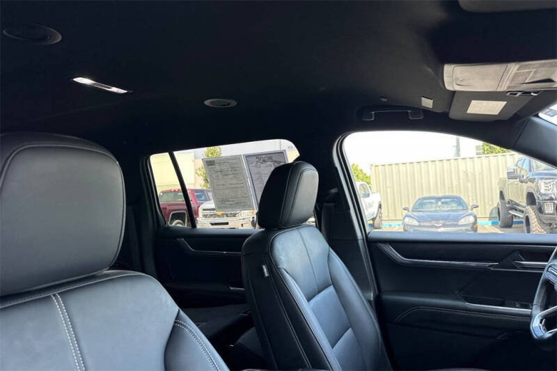 2024 GMC Acadia Elevation