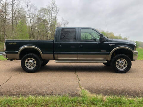 2005 Ford F-250 Super Duty for sale at Monroe Auto's, LLC in Parsons TN