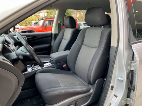 2017 Nissan Pathfinder SV