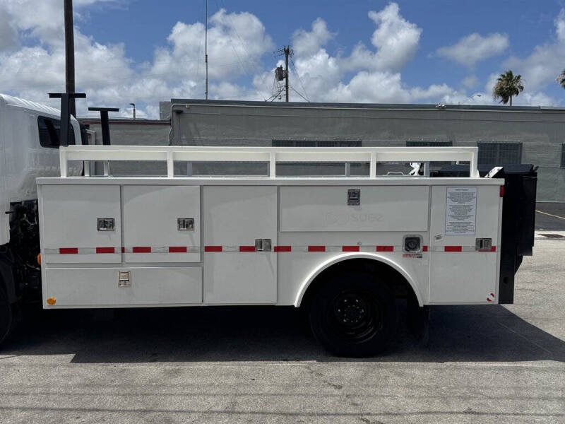 2015 Hino 195