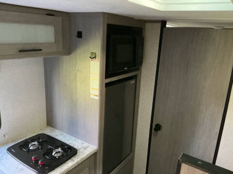 2023 Coleman 17B