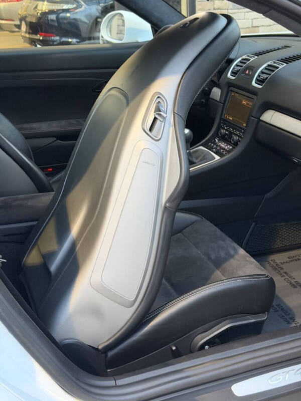 2016 Porsche Cayman GT4