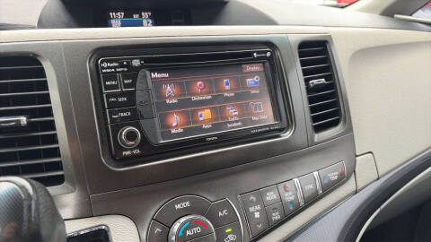 2012 Toyota Sienna SE 8-Passenger