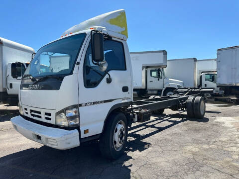 2006 Isuzu NQR for sale at Ray and Bob's Truck & Trailer Sales LLC in Phoenix AZ