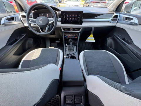2025 Volkswagen Taos SE 4Motion