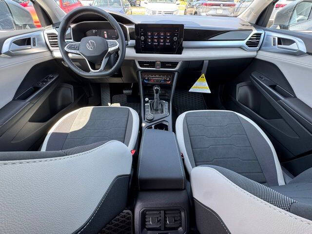 2025 Volkswagen Taos SE 4Motion