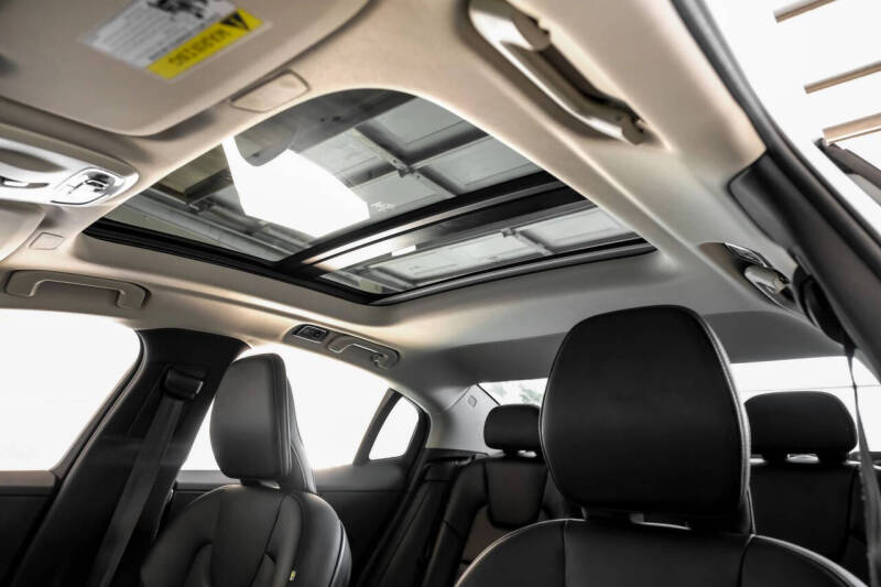 2020 Volvo S60 T5 Momentum