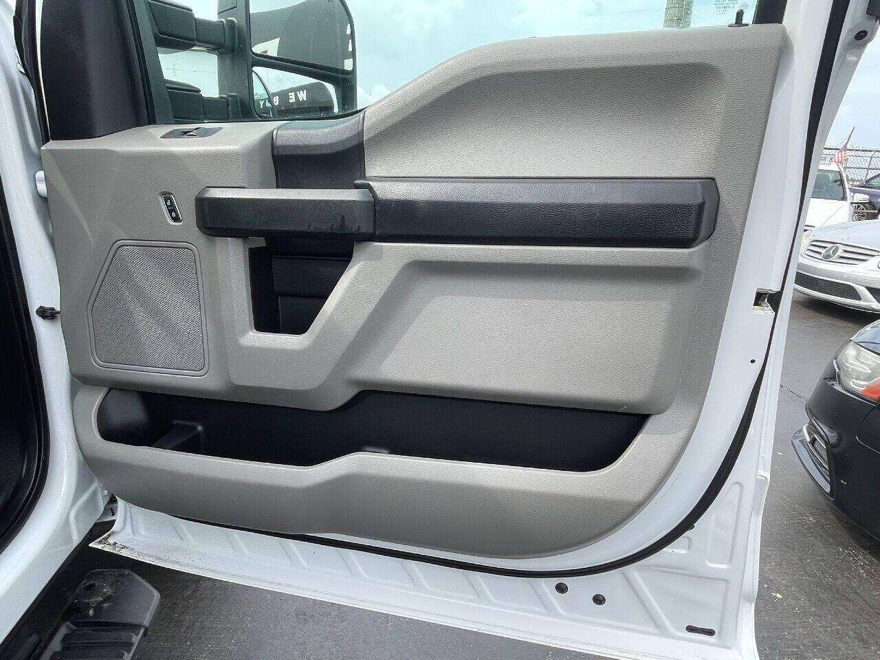 2017 FORD F-350 Pickup - $31,900