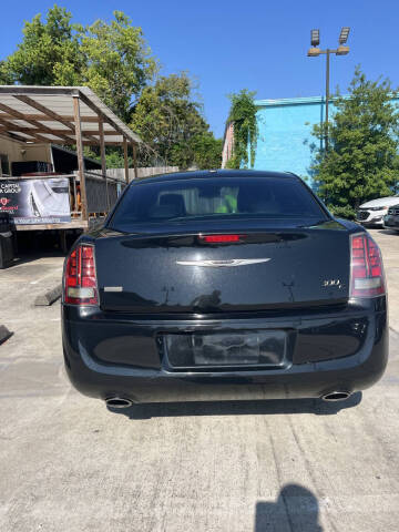 2013 Chrysler 300 C John Varvatos Limited Edition