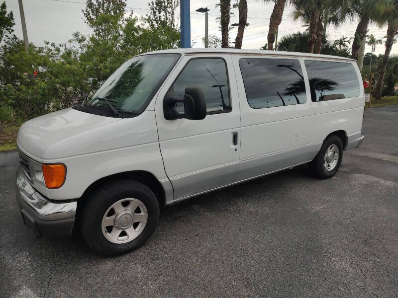 2005 Ford E-Series E-150 Chateau
