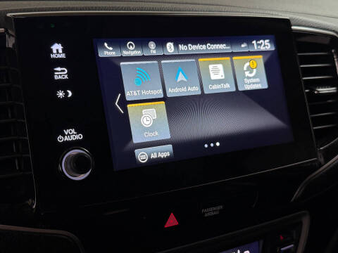 2019 Honda Pilot Touring w/Rear Captain's Chairs