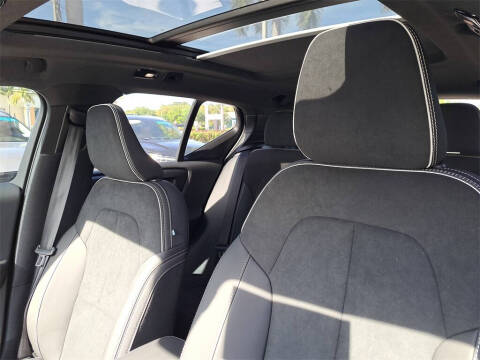 2026 Volvo XC40 B5 Ultra Black Edition