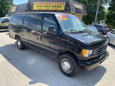 2003 Ford E-Series for sale at Courtesy Cars in Independence MO