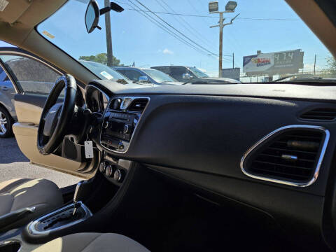 2014 Chrysler 200 LX