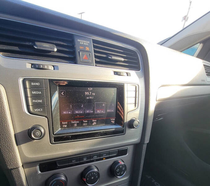 2015 Volkswagen Golf TSI Launch Edition