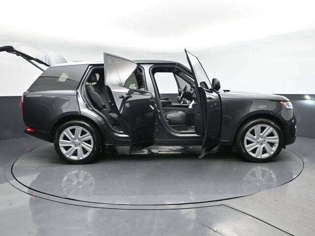 2023 Land Rover Range Rover P400 SE LWB