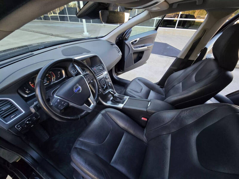 2016 Volvo XC60 T5 Drive-E Platinum