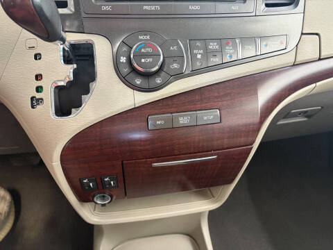 2011 Toyota Sienna XLE 8-Passenger