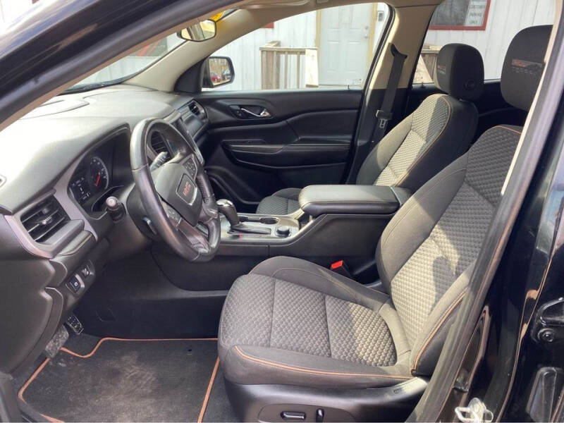 2017 GMC Acadia SLE-2