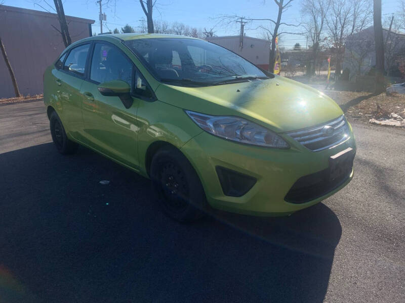 2013 Ford Fiesta SE photo 3