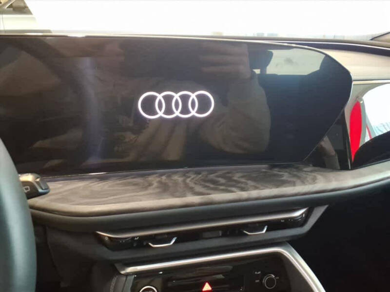 2025 Audi Q5 quattro Premium TFSI