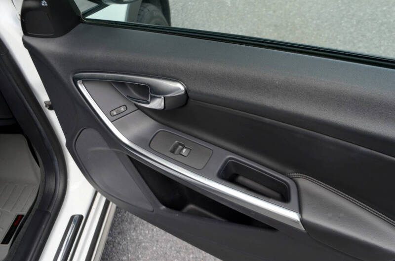 2018 Volvo V60 Cross Country T5 Premier