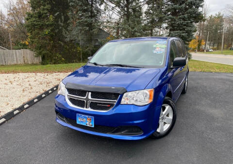 2013 Dodge Grand Caravan for sale at DISTINCT AUTO GROUP LLC in Kent OH