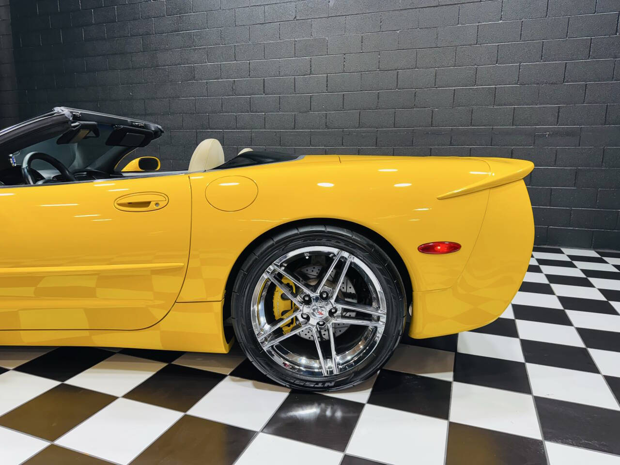 2001 Chevrolet Corvette 34