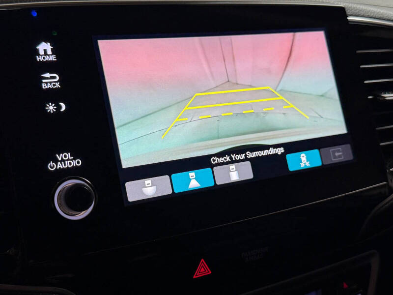 2019 Honda Pilot Touring w/Rear Captain's Chairs