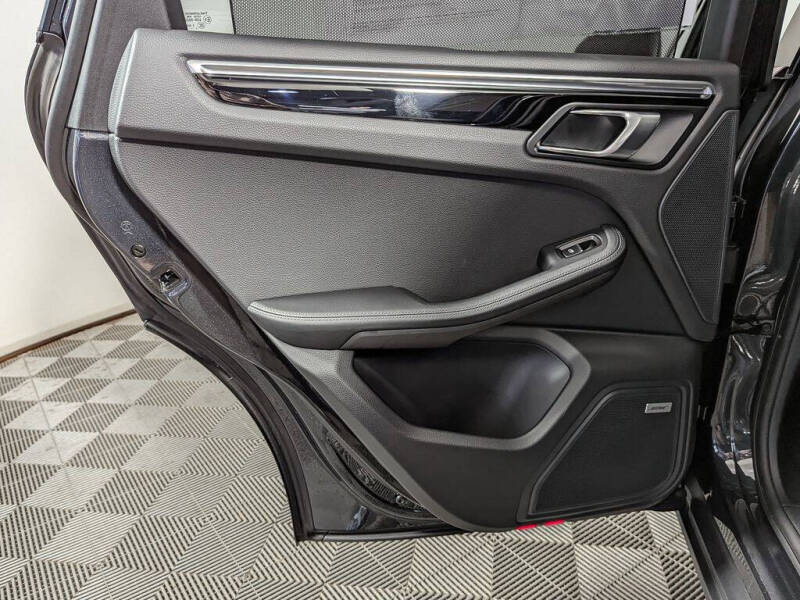 2025 Porsche Macan