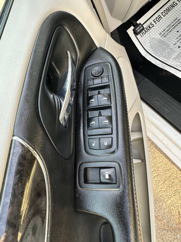 2013 Chrysler Town and Country Touring