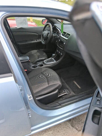 2013 Dodge Avenger SE