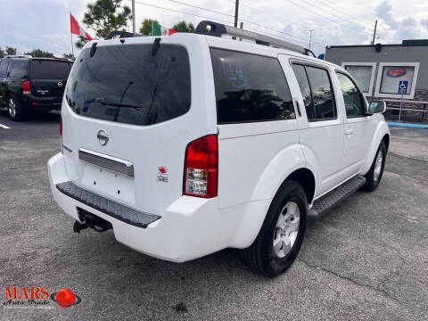 2005 Nissan Pathfinder LE