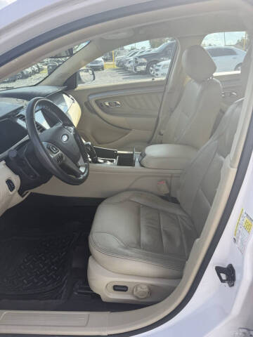 2017 Ford Taurus SEL